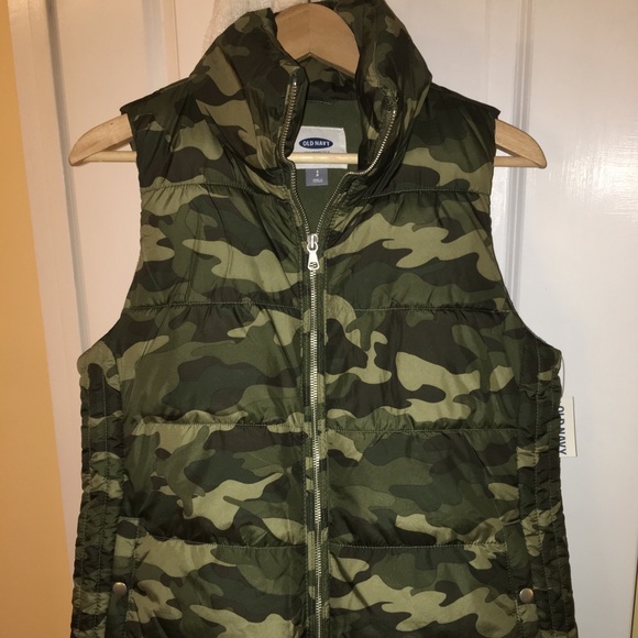 Old Navy Camo Puffer Vest | Poshmark